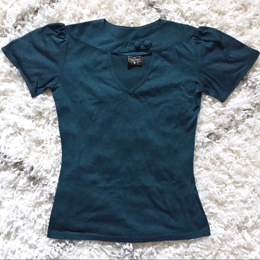 Rock Steady Retro Buttoned Keyhole Top